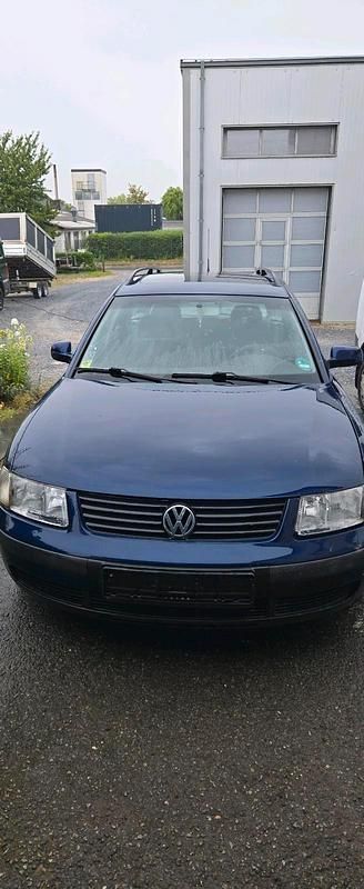 Blau Gebraucht 2001 VW Passat Kombi | 800 € (Superpreis) - Bild 1/4