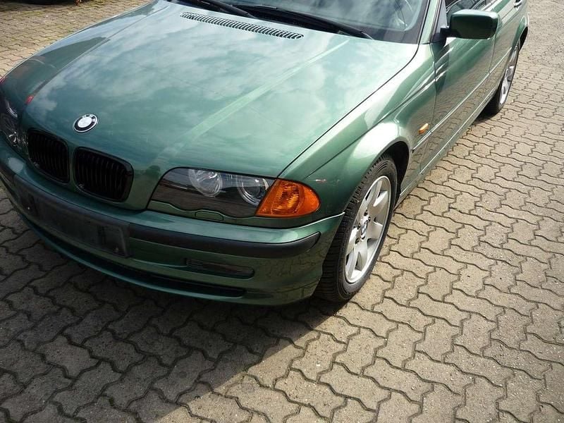 Meergrün Gebraucht 1999 BMW 328 Comfort Edition Limousine | 4.300 € - Bild 1/4