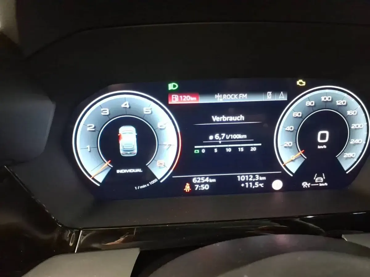 Gebraucht Audi A3 Advanced Plus 116 PS (85 kW) 2025 Pfeilgrau perleffekt Limousine