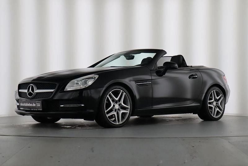 Obsidianschwarz metalliclack Gebraucht 2013 Mercedes SLK250 Cabrio | 18.889 € (Etwas zu teuer) - Bild 1/4