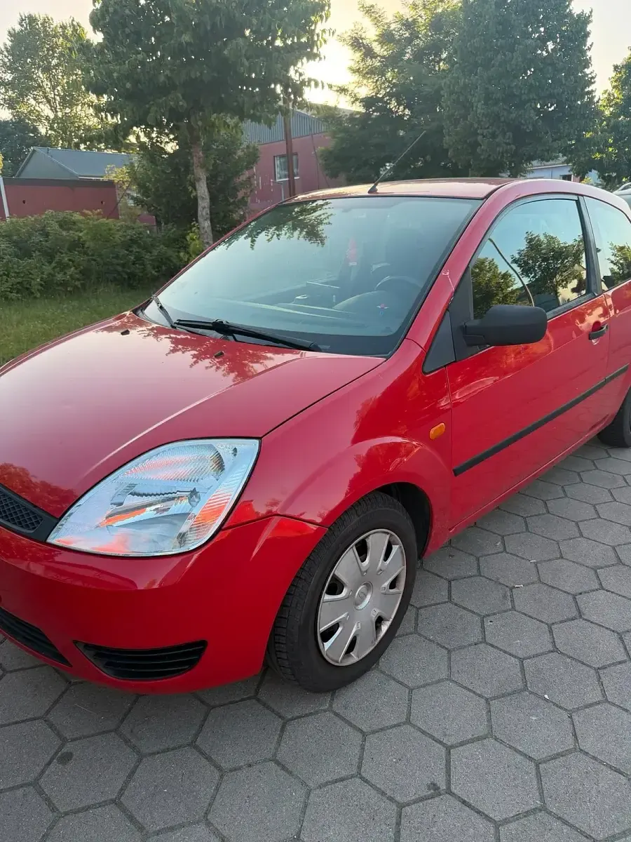 Gebraucht Ford Fiesta 60 PS (44 kW) 2004 Rot Kleinwagen
