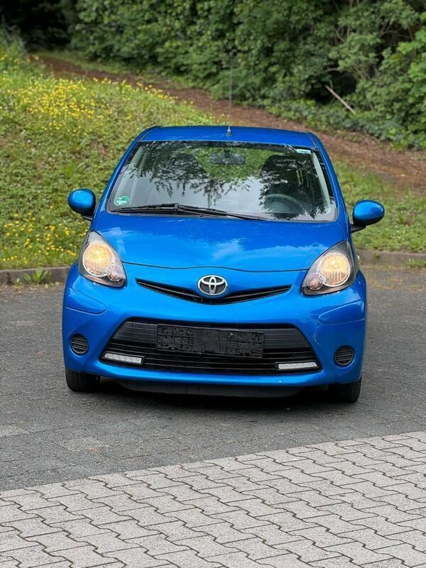 Blau Gebraucht 2013 Toyota Aygo Kleinwagen | 4.999 € (Fairer Preis) - Bild 1/4