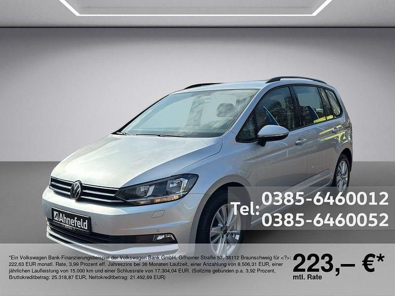 Silver metallic Gebraucht 2022 VW Touran Comfortline Van / Kleinbus | 29.999 € (Fairer Preis) - Bild 1/4