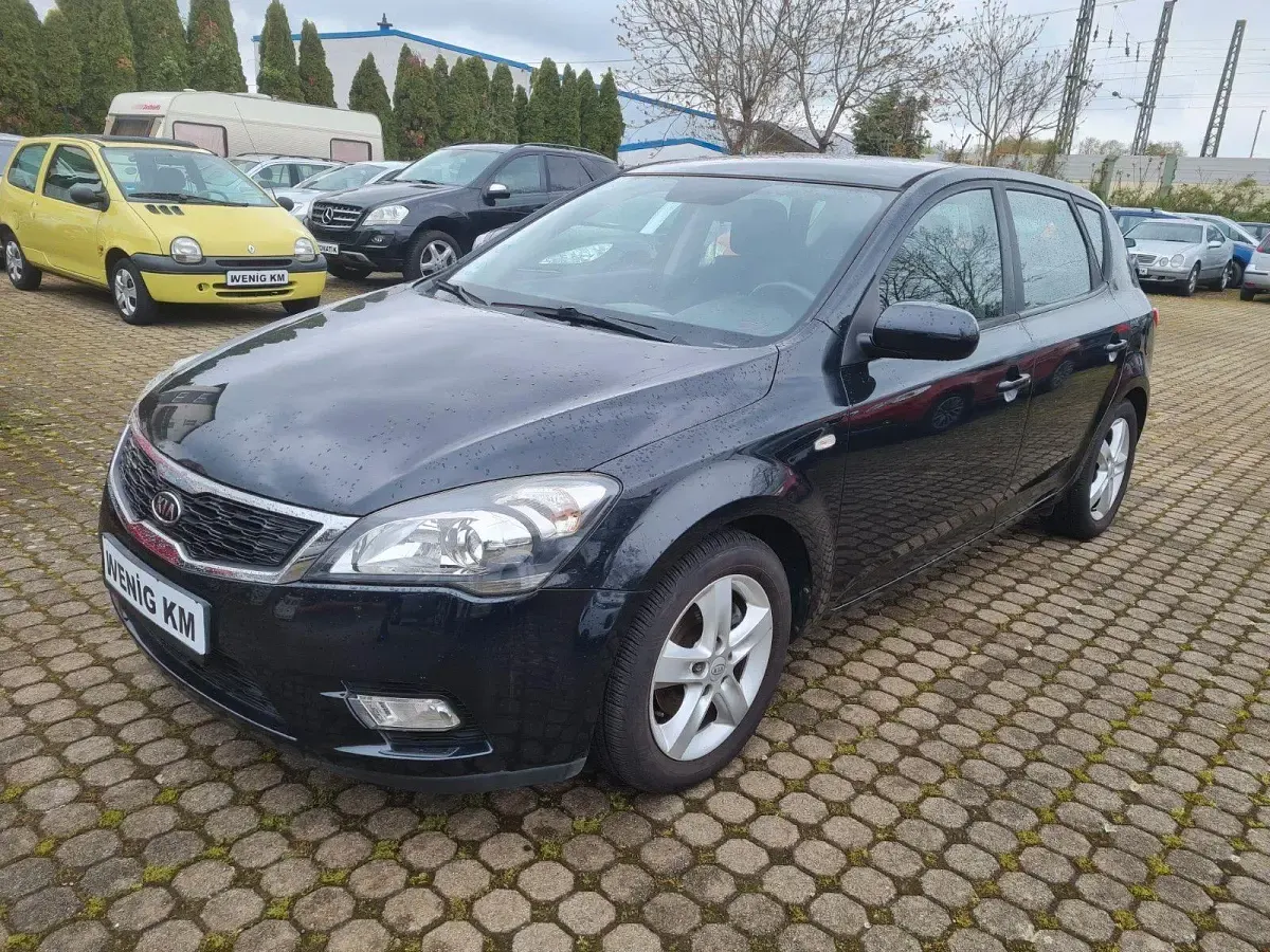 Gebraucht Kia Ceed Attract 90 PS (66 kW) 2011 Schwarz Kleinwagen