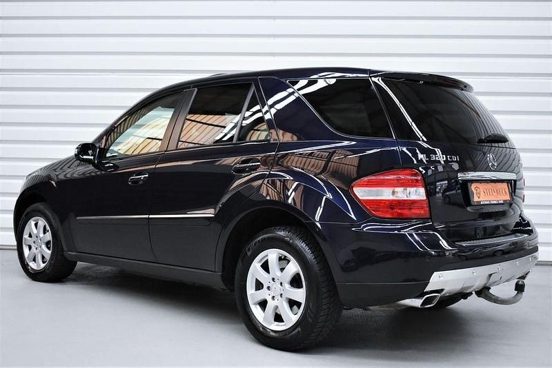 Second-hand Mercedes ML320 224 CP (164 kW) 2007 Albastru SUV