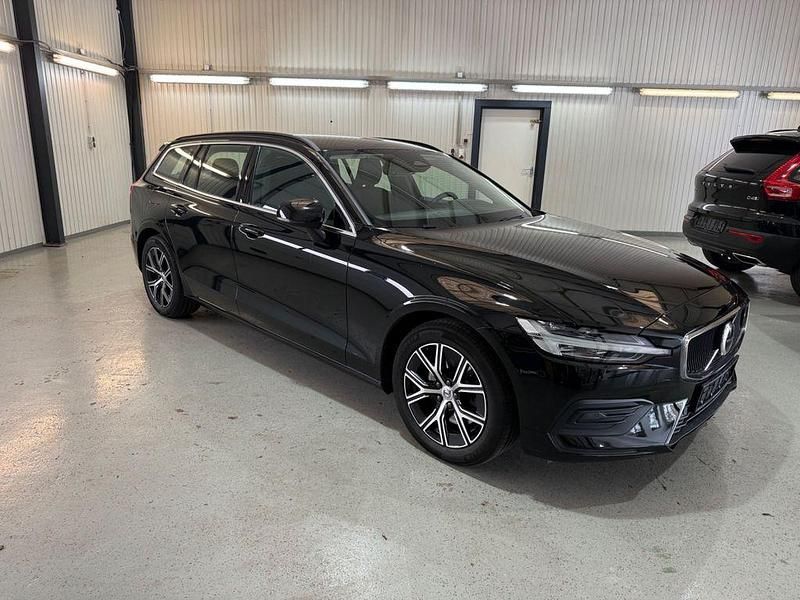 Gebraucht Volvo V60 Core 163 PS (119 kW) 2022 Schwarz Kombi