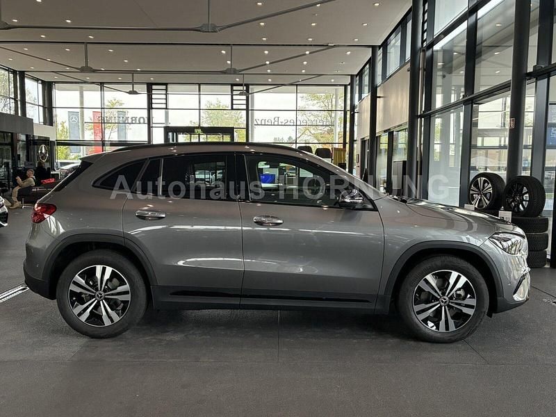 Gebraucht Mercedes GLA220 190 PS (139 kW) 2025 Mountaingrau  met. SUV