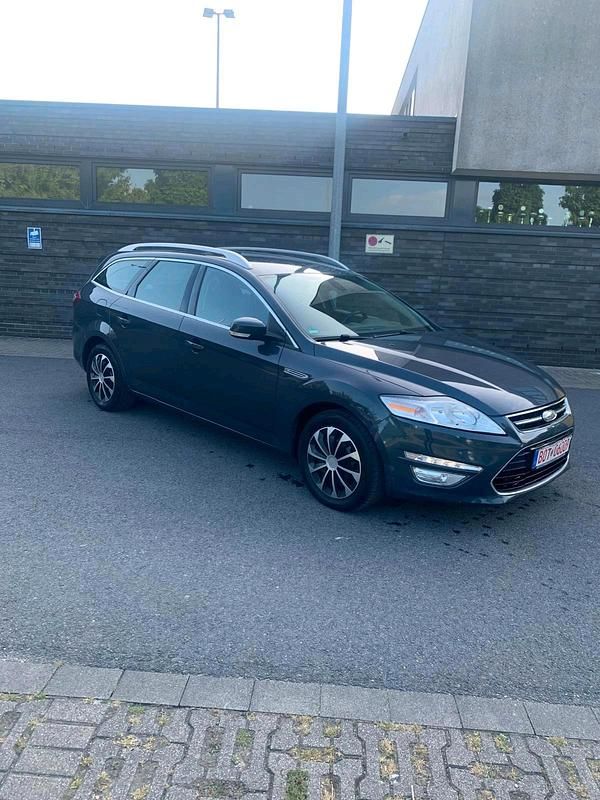 Grau Gebraucht 2011 Ford Mondeo Titanium Kombi | 2.990 € (Guter Preis) - Bild 1/4