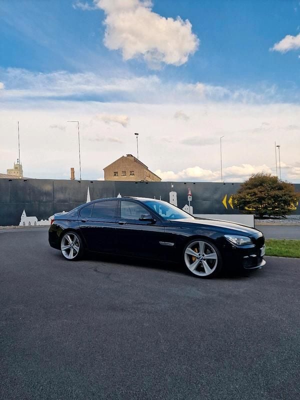 Schwarz Gebraucht 2014 BMW 730 Limousine | 19.500 € - Bild 1/4