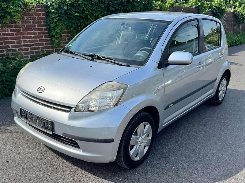 Silber Gebraucht 2006 Daihatsu Sirion Kleinwagen | 2.750 € (Teuer) - Bild 1/4