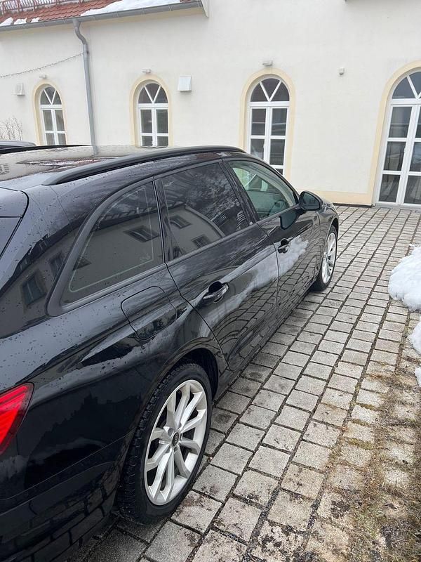 Gebraucht Audi A4 Comfort 163 PS (119 kW) 2020 Schwarz Kombi