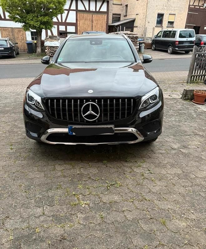 Gebraucht Mercedes GLC250 207 PS (152 kW) 2017 Schwarz SUV