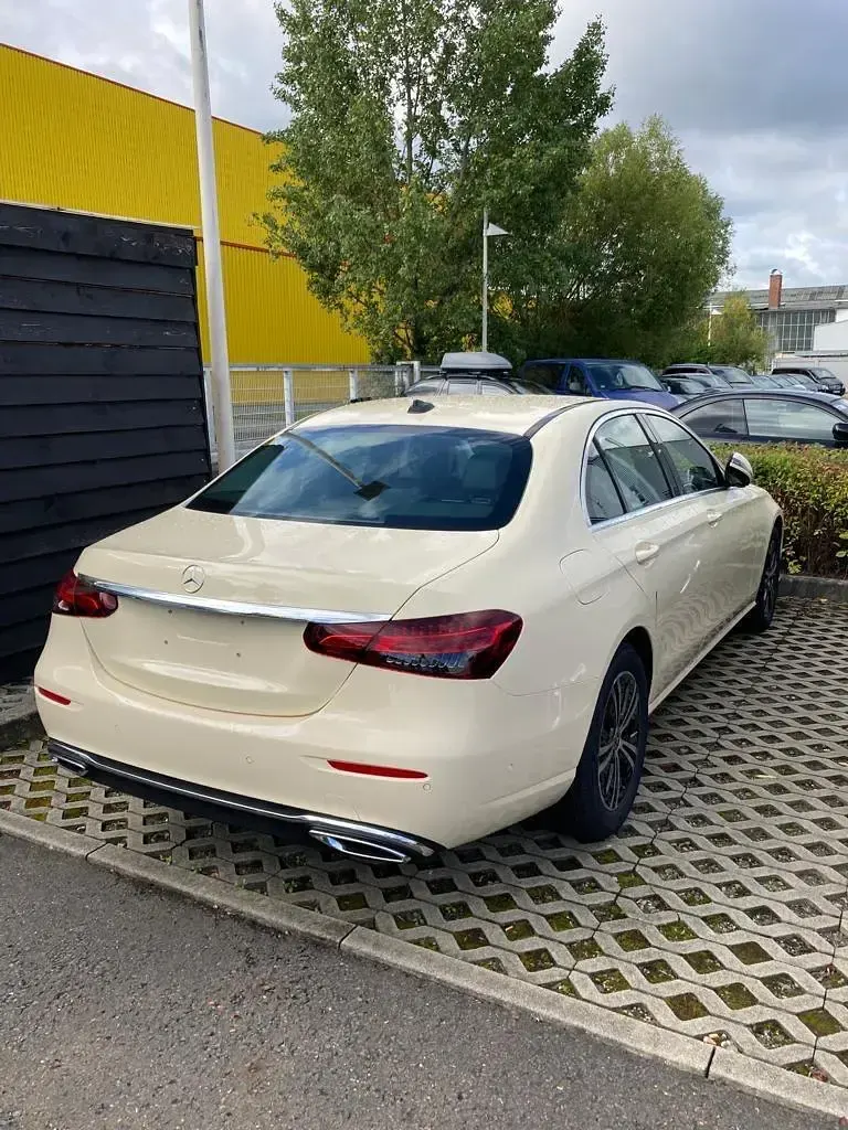 Gebraucht Mercedes E220 200 PS (147 kW) 2023 Beige Limousine