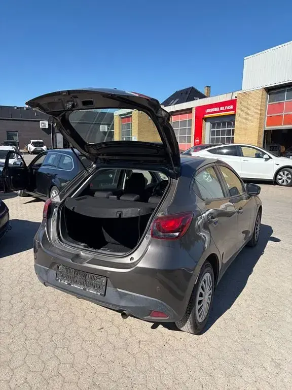 Usata Mazda 2 90 CV (66 kW) 2016 Grigio Berlina