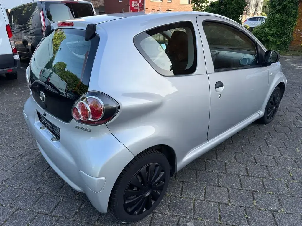 Gebraucht Toyota Aygo Club 68 PS (50 kW) 2009 Silber Kleinwagen