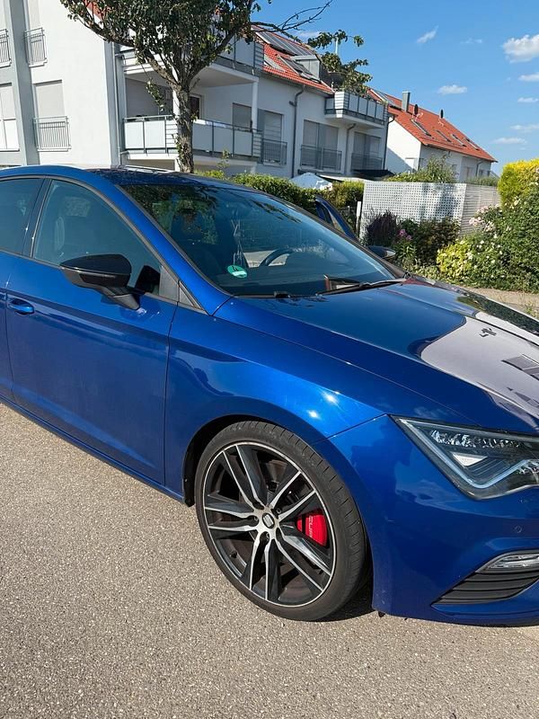 Blau Gebraucht 2018 Cupra Leon Limousine | 17.300 € (Guter Preis) - Bild 1/4