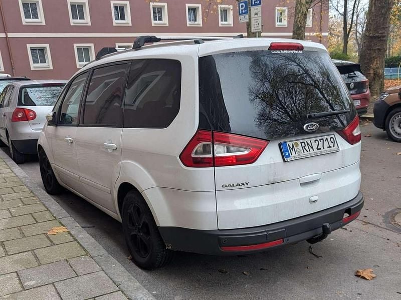 Weiß Gebraucht 2013 Ford Galaxy Trend Van / Kleinbus | 4.590 € (Guter Preis) - Bild 1/4