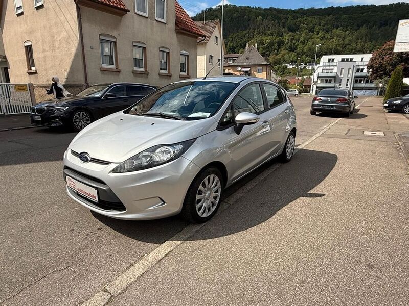 Gebraucht Ford Fiesta Trend 95 PS (69 kW) 2012 Polarsilber metallic Kleinwagen