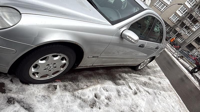 Gebraucht Mercedes C180 129 PS (94 kW) 2000 Silber Limousine