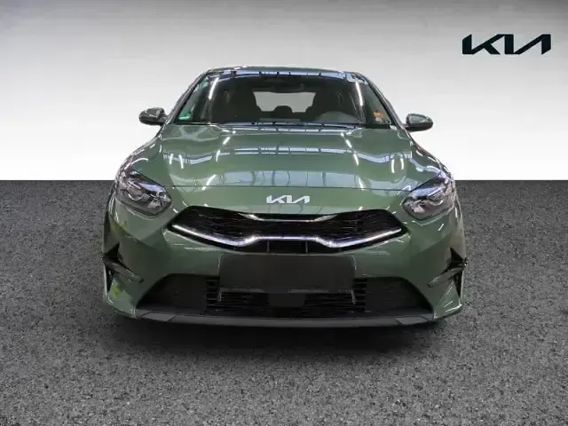 Gebraucht Kia Ceed Vision 140 PS (102 kW) 2025 Exg) experience green met. (gruen Kleinwagen