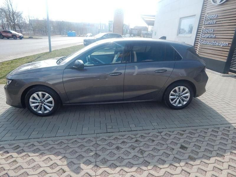 Gebraucht Opel Astra Elegance 131 PS (96 kW) 2024 Grau/typ aussenverkleidung met Limousine
