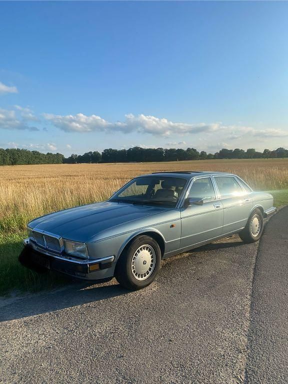 Blau Gebraucht 1992 Jaguar XJ40 Limousine | 10.500 € - Bild 1/2