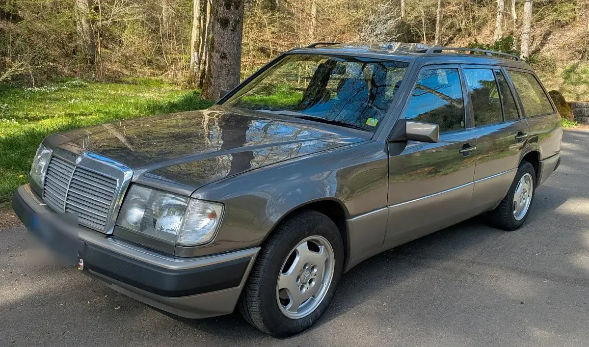 Second-hand Mercedes E250 94 CP (69 kW) 1990 Gri Break