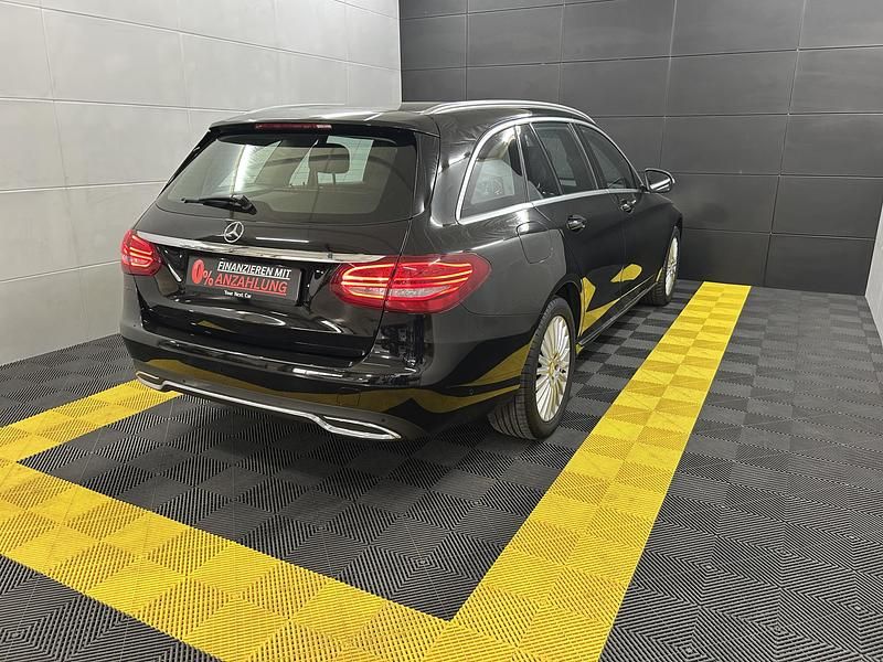 Gebraucht Mercedes C180 157 PS (115 kW) 2015 Schwarz Kombi