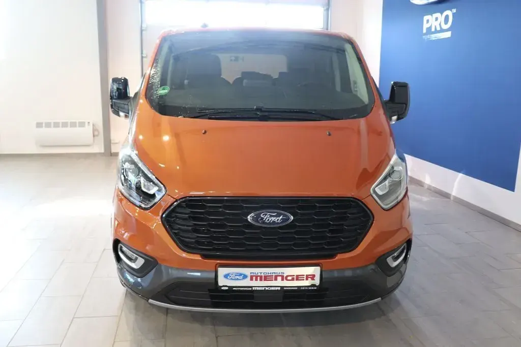 Gebraucht Ford Tourneo Active 131 PS (96 kW) 2022 Orange Van / Kleinbus