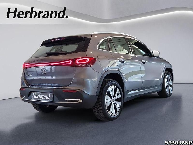 Gebraucht Mercedes EQA250 Progressive 139 kW (190 PS) 2022 Metalliclack mountaingrau SUV