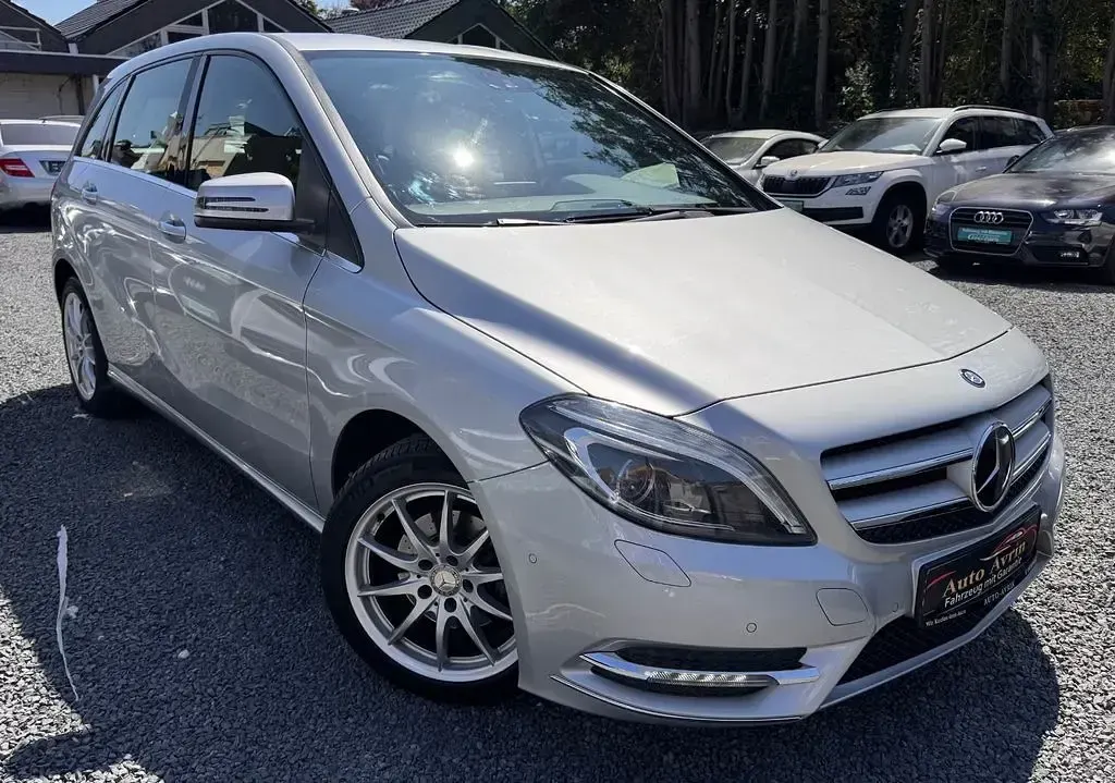 Gebraucht Mercedes B200 156 PS (114 kW) 2014 Silber Kleinwagen