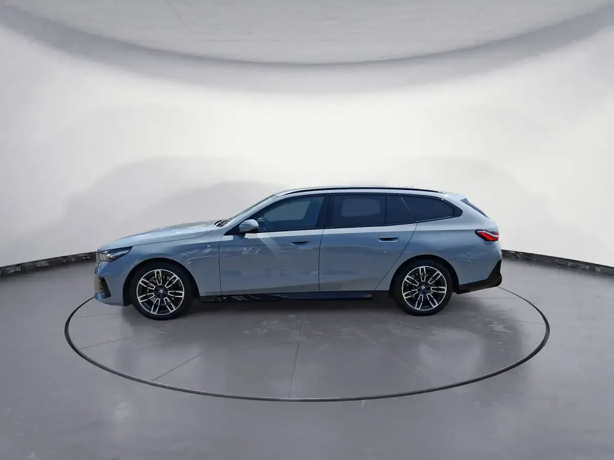 Gebraucht BMW 520 M Sport 197 PS (144 kW) 2024 Kombi