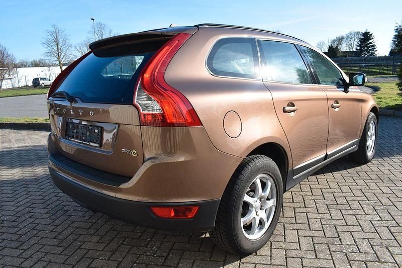 Gebraucht Volvo XC60 Kinetic 163 PS (119 kW) 2011 Braun SUV