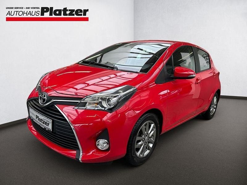 Gebraucht Toyota Yaris Comfort 90 PS (66 kW) 2015 Rot Kleinwagen