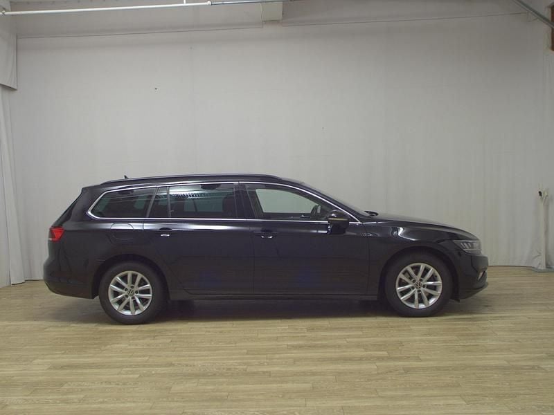 Schwarz Gebraucht 2022 VW Passat Business Kombi | 17.980 € (Superpreis) - Bild 1/4