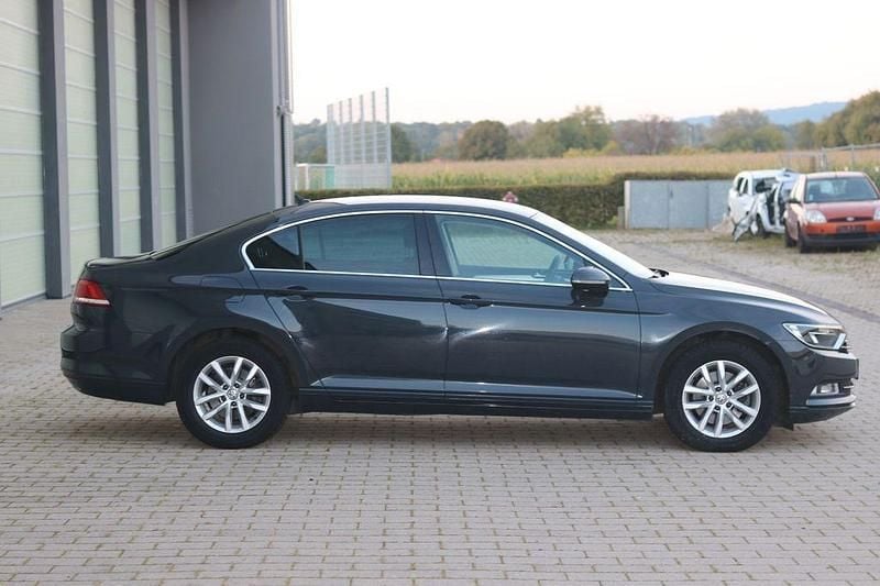 Gebraucht VW Passat Comfortline 150 PS (110 kW) 2016 Grau Limousine