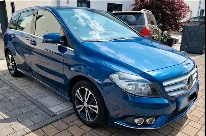 Gebraucht Mercedes B180 109 PS (80 kW) 2012 Blau Kleinwagen
