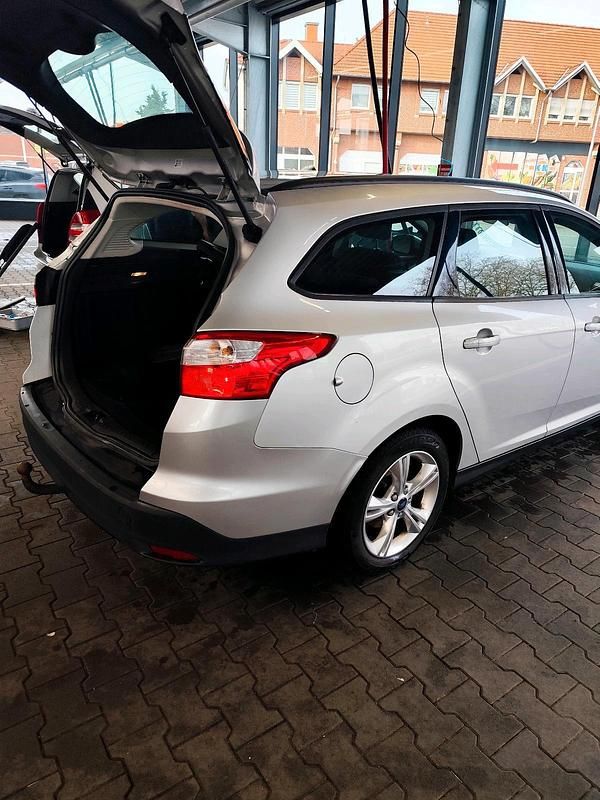 Usata Ford Focus 113 CV (83 kW) 2013 Andere farben Station wagon