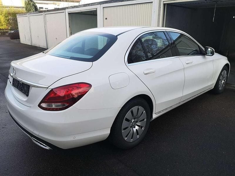 Gebraucht Mercedes C180 156 PS (114 kW) 2015 Weiß Limousine