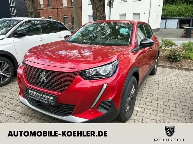 Gebraucht Peugeot e-2008 Active 100 kW (136 PS) 2022 Lackierung elixierrot/typ ver SUV