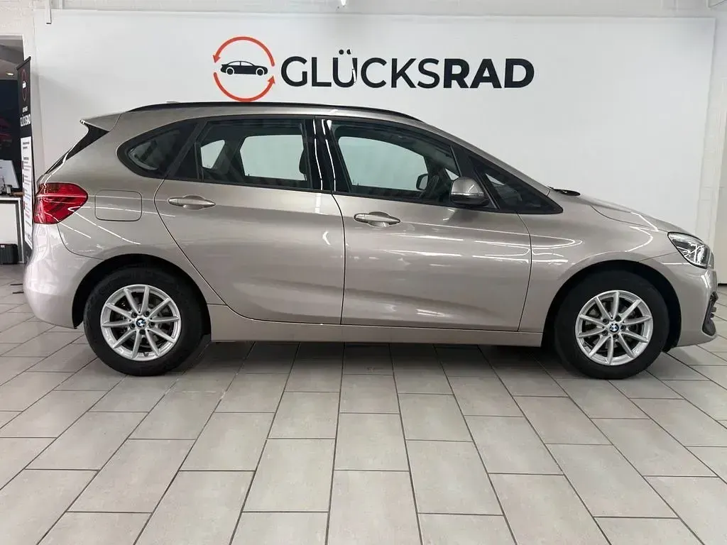 Gebraucht BMW 216 Active Tourer Advantage 109 PS (80 kW) 2021 Silber Van / Kleinbus