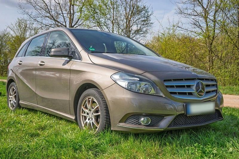 Second-hand Mercedes B180 122 CP (89 kW) 2012 Gri Monovolum