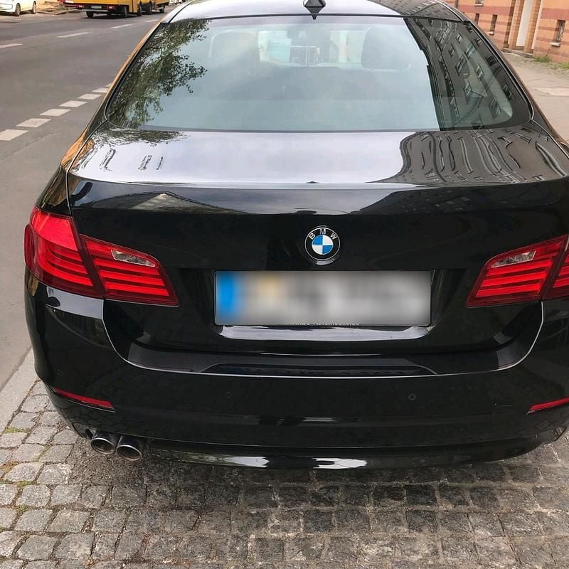 Second-hand BMW 520 184 CP (135 kW) 2011 Negru Berlinǎ