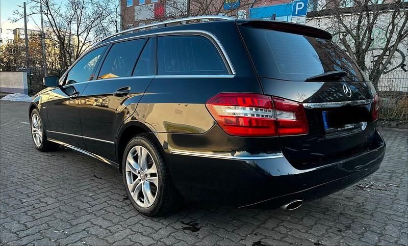 Gebraucht Mercedes E200 Avantgarde 184 PS (135 kW) 2010 Schwarz Kombi
