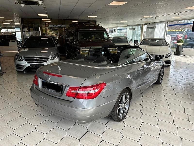 Gebraucht Mercedes E200 184 PS (135 kW) 2012 Silber Cabrio