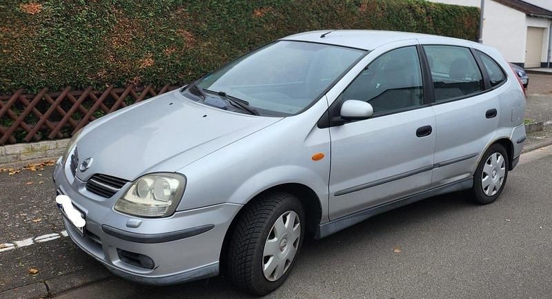 Silber Gebraucht 2006 Nissan Almera Tino Van / Kleinbus | 1.599 € (Fairer Preis) - Bild 1/4