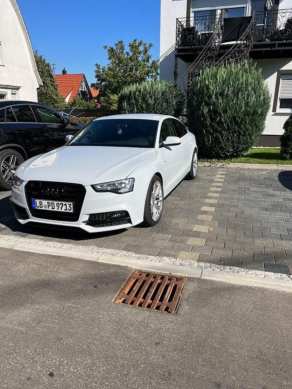 Gebraucht Audi A5 Sportback Design 190 PS (139 kW) 2015 Weiß Kleinwagen