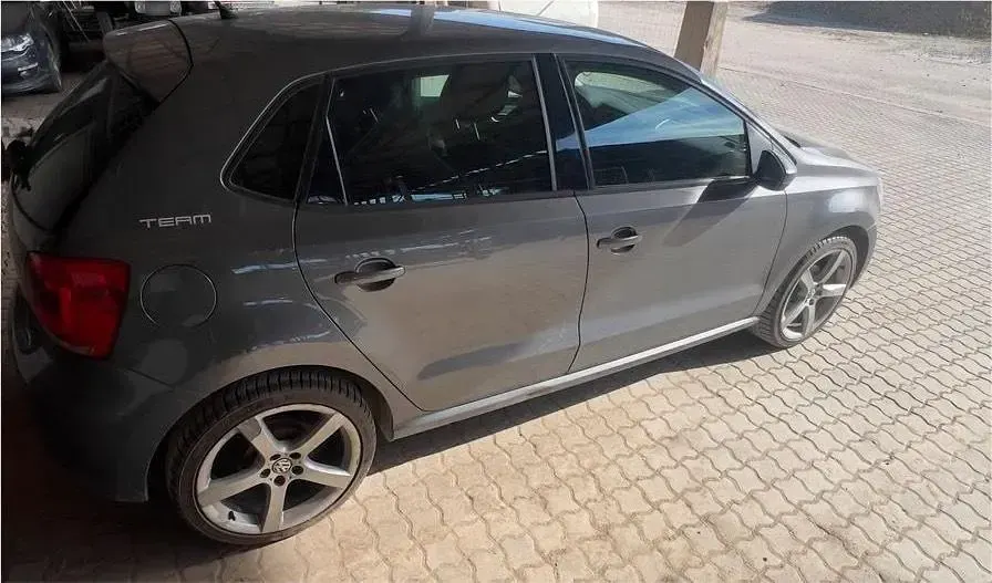 Gebraucht VW Polo 70 PS (51 kW) 2010 Grau Kleinwagen