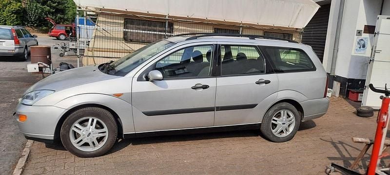 Silber Gebraucht 1999 Ford Focus Kombi | 950 € (Fairer Preis) - Bild 1/4
