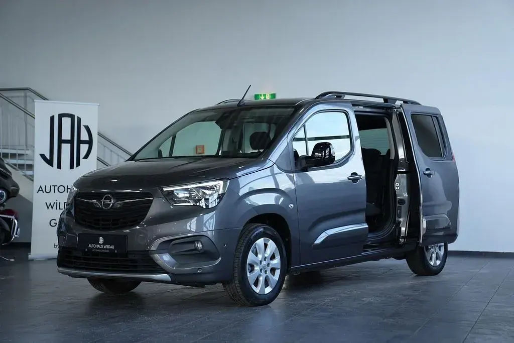 Gebraucht Opel Combo Life Ultimate 131 PS (96 kW) 2023 Mondstein grau/e:vulkan grau Van / Kleinbus